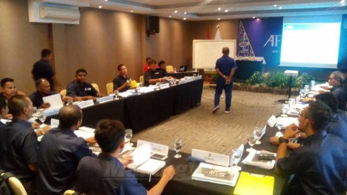 Suasana pelatihan program standar kepelatihan kepada 24 peserta untuk dapatkan standar lisensi C AFC di Agro Kusuma Hotel, Kota Batu. (Aziz Ramadani)