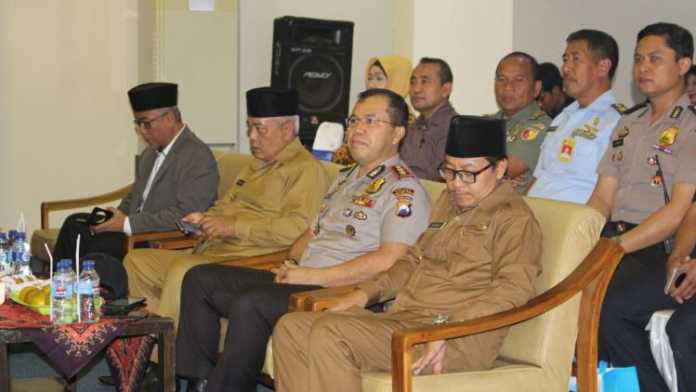 Wakil Wali Kota Malang, Sutiaji bersama pejabat lain di acara peringatan ke-72 Hari Radio.(ist)