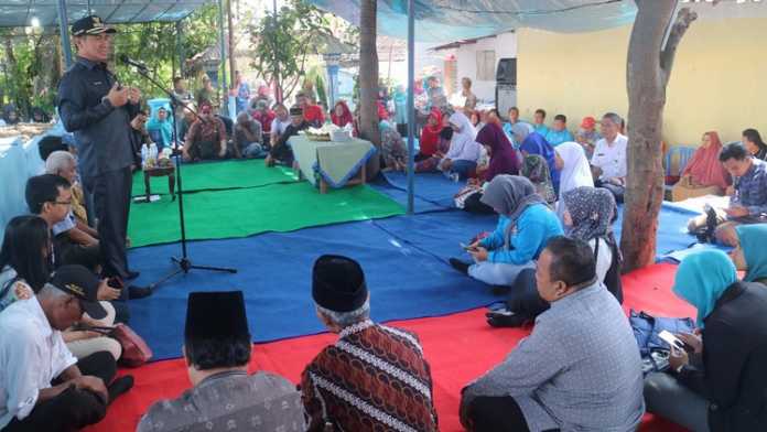Wali Kota Malang, HM Anton, menghadiri bersih Kampung Religi Mbah Honggo Kusumo. (Bagian Humas Pemkot Malang)