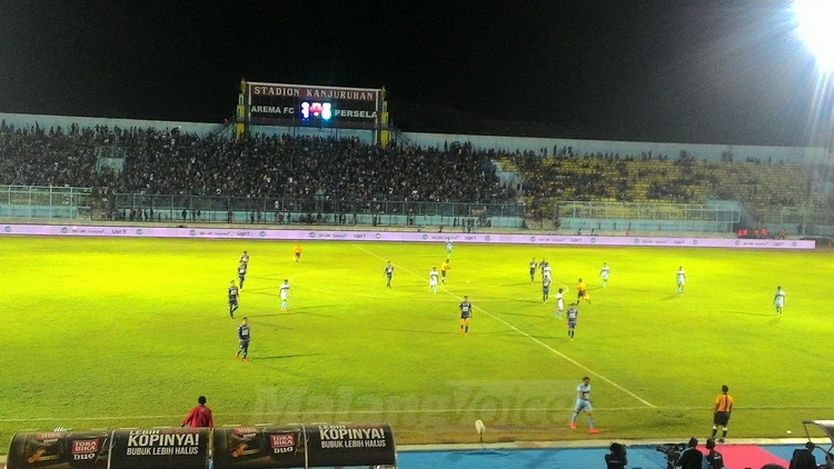 Arema FC saat menjamu Persela Lamongan di Stadion Kanjuruhan, Kabupaten Malang.(Miski)