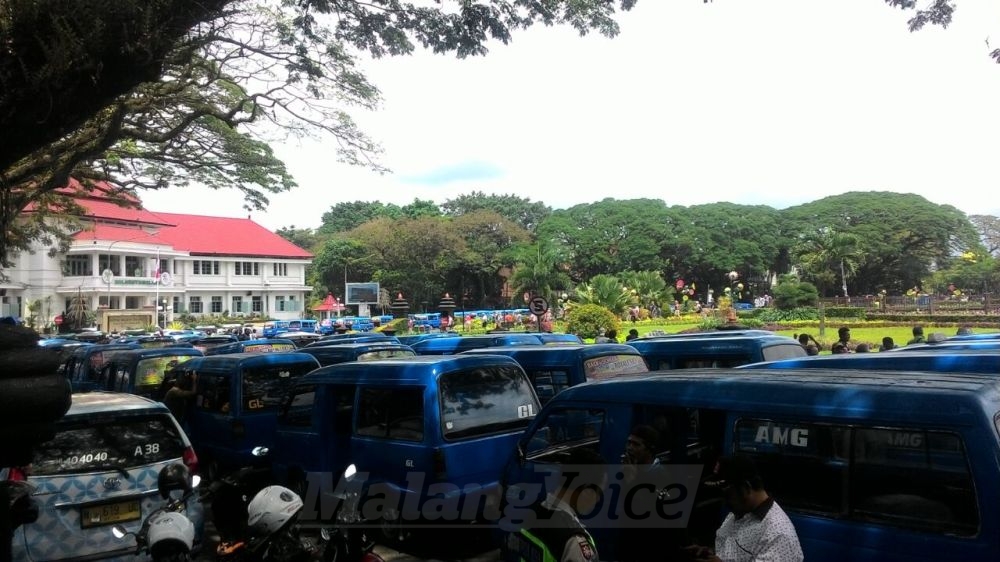 Sopir Konvensional Sebut Jumlah Taksi Online di Malang Capai 1.700