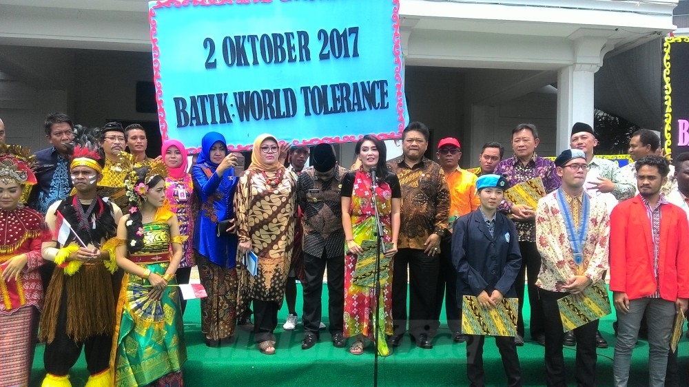 Peringati Hari Batik Nasional, Rieke Pimpin Deklarasi Toleransi Dunia