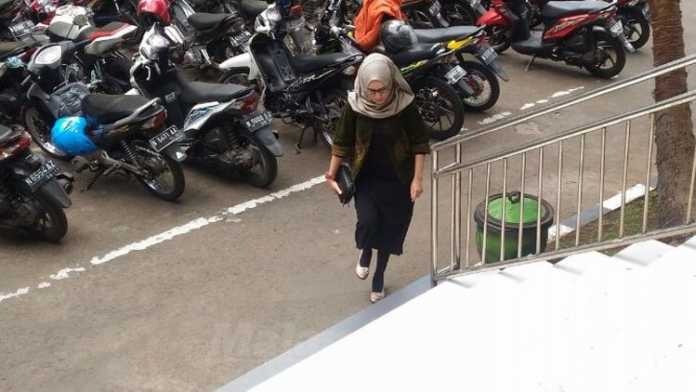 Anggota DPRD Kota Malang, Tri Yudiani, memenuhi panggilan KPK di Mapolres Malang Kota. (Muhammad Choirul)