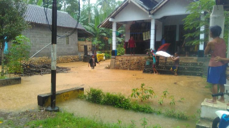 Kondisi terdampak banjir di Desa Sitiarjo Kecamatan Sumawe Kabupaten Malang, Rabu (18/10). (istimewa)