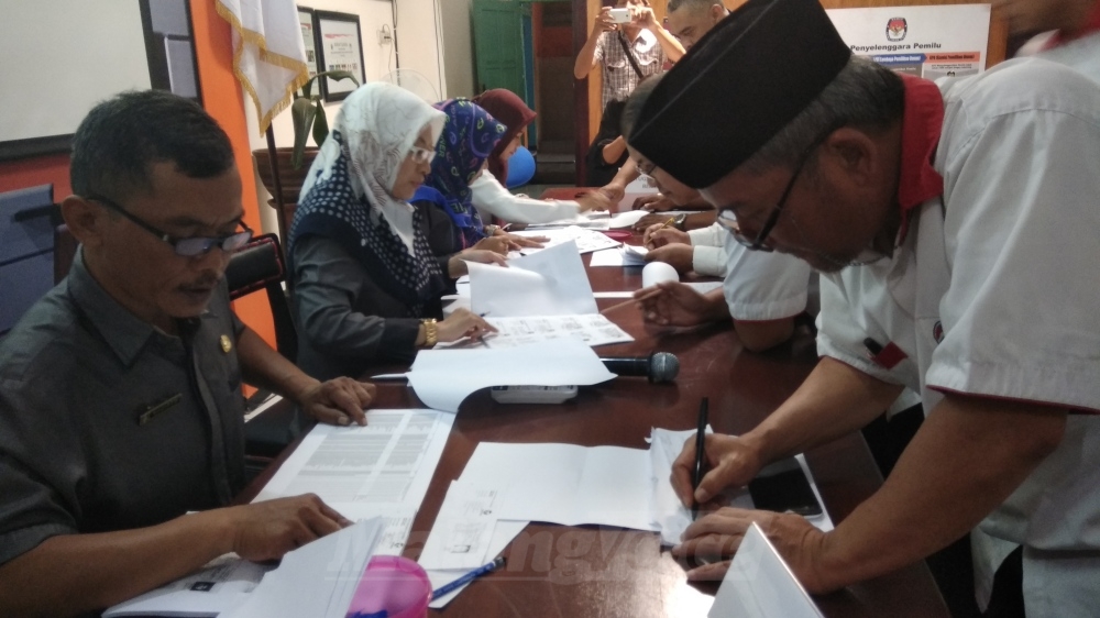 DPD Perindo Kota Malang Serahkan Berkas Keanggotaan ke KPU
