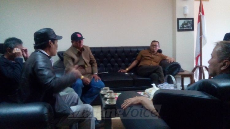 Suasana dialog GNPK Malang Raya di ruang kerja Wakil Ketua DPRD Kota Batu, Hari Danah, Senin (2/10). (Aziz Ramadani)