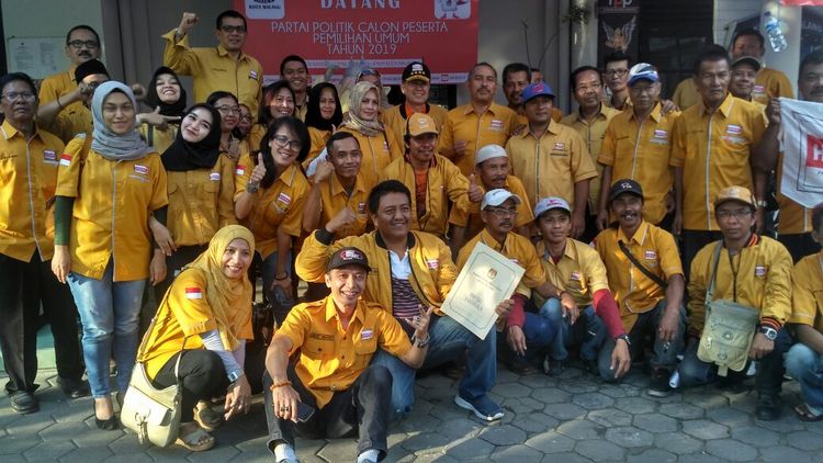 Segenap pengurus Partai Hanura Kota Malang usai mendaftar ke KPU. (Istimewa)
