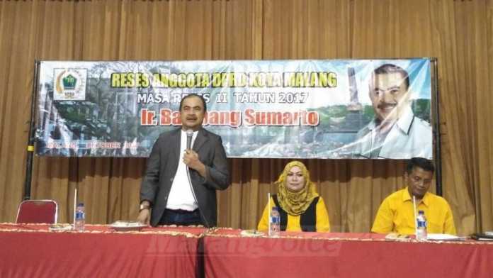Reses anggota DPRD Kota Malang, Bambang Sumarto, di Auditorium Masjid Sabilillah, Blimbing. (Muhammad Choirul)