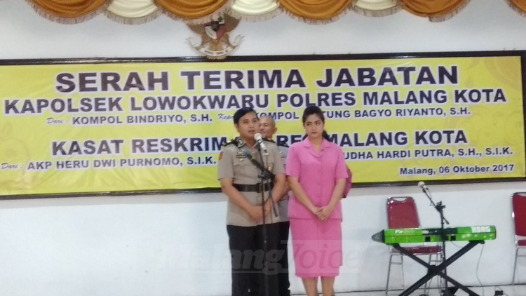 Proses pisah kenal perwira Polres Malang Kota. (deny rahmawan)