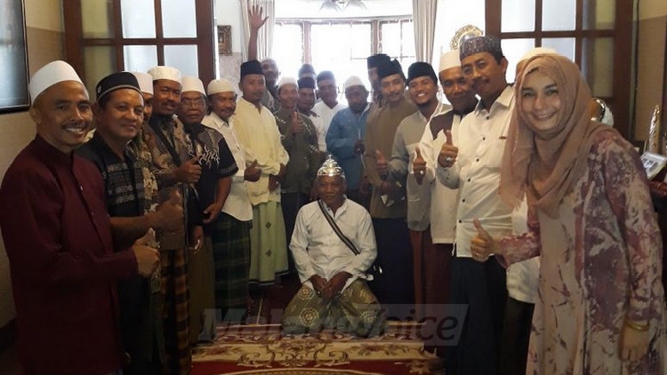 Ketua DPC Partai Hanura Kota Malang, Ya'qud Ananda Gudban, bersilaturahmi dengan para ulama. (Muhammad Choirul)
