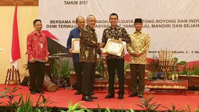 Wali Kota Malang, HM Anton meraih Upakarya Wanua Nugraha. (Bagian Humas Pemkot Malang)