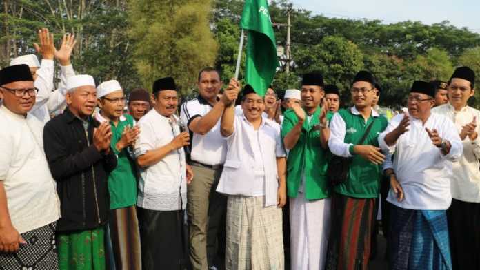 Kapolres Malang AKBP Yade Ujung Setiawan bersama para ulama dan santri. (istimewa)