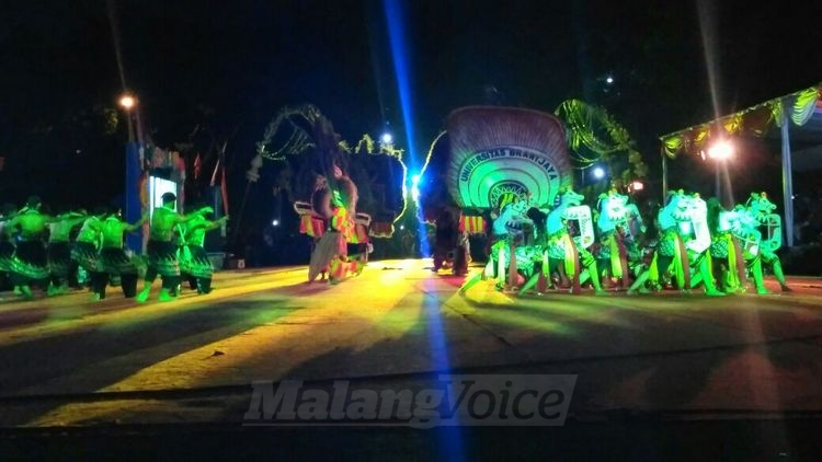 Ajang bertajuk Jatim Specta Night Carnival berlangsung meriah. (Muhammad Choirul)