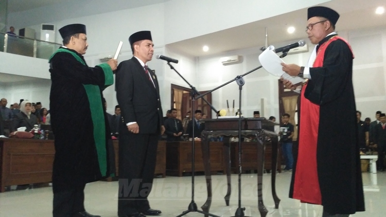 Ketua DPRD Kota Malang, Abdul Hakim, resmi dilantik. (Muhammad Choirul)