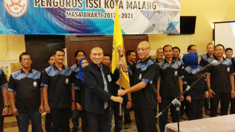 Pelantikan Ketua ISSI Kota Malang, Sumardi Mulyono. (deny rahmawan)