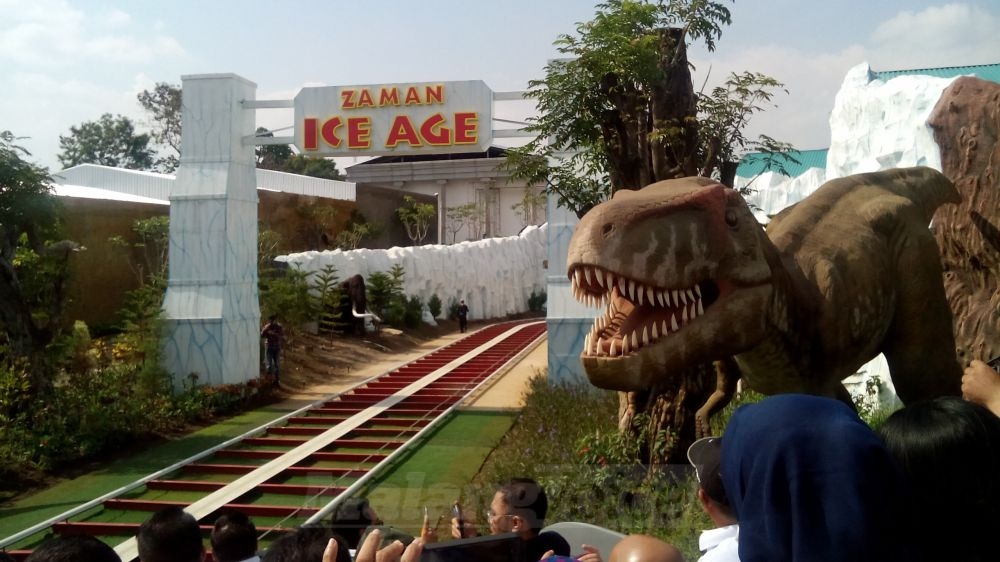 Merasakan Sensasi Zaman Prasejarah di Dino Park