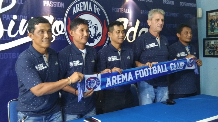 Arema FC Perkenalkan Tim Pelatih untuk Kompetisi 2018