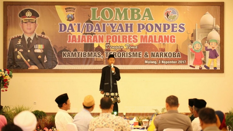 Suasana lomba dai dan daiyah di Gedung Sanika Satyawada Polres Malang, Jumat (3/11). (istimewa)