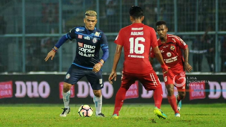 Banyak Isu Pemain Pindah, Manajer Arema FC Santai