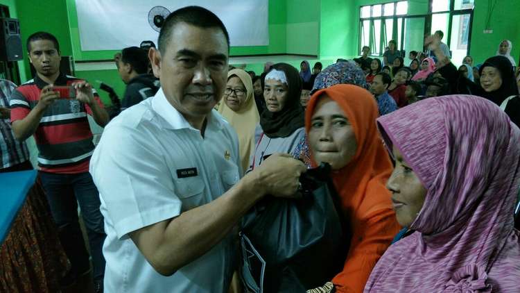 Wali Kota Malang, HM Anton, membagikan Rasda di lima kecamatan. (Istimewa)