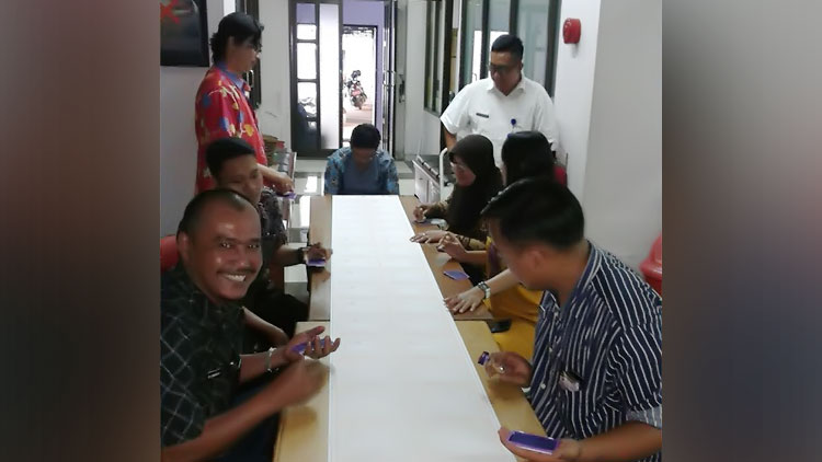 Para petugas BP2D Kota Malang mengerjakan SPPT PBB 2018. (Istimewa)