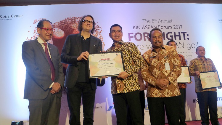 Anton Bawa Pulang Gelar Entrepreneur Award 2017