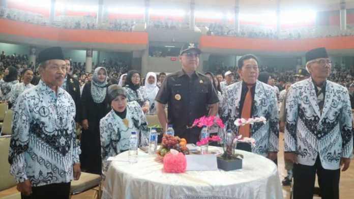 Peringatan HUT PGRI ke 72 tahun dan Hari Guru Nasional Tahun 2017 di Gedung Graha Cakrawala Malang. (Istimewa)