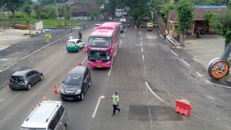 Arus lalu lintas Jalan Ir Soekarno, Beji Kota Batu. (Aziz Ramadani/MVoice)