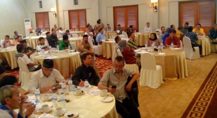 Rapat koordinasi data wilayah dan data penduduk serta penyusunan usulan daerah pemilihan DPRD Kota Batu Pemilu 2019, Hotel Kartika Wijaya, Rabu (19/12). (Aziz Ramadani/MVoice)