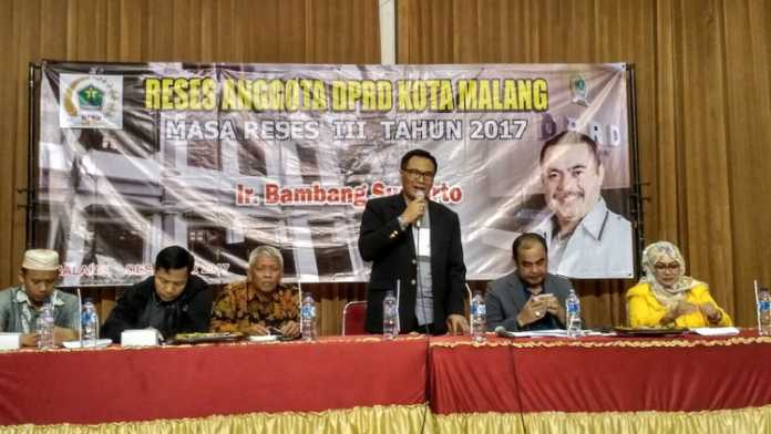 Ketua DPD Partai Golkar Kota Malang, Sofyan Edy Jarwoko, menghadiri Reses Bambang Sumarto. (Muhammad Choirul)