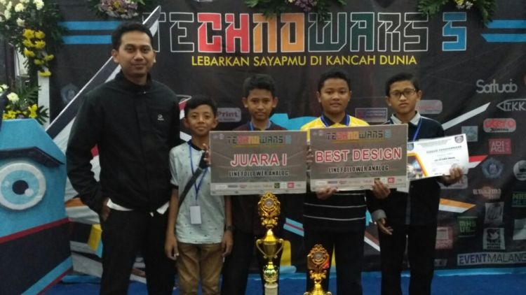 Catat Waktu Tercepat, Santri Tazkia IIBS Malang Juarai Lomba Robotik Nasional