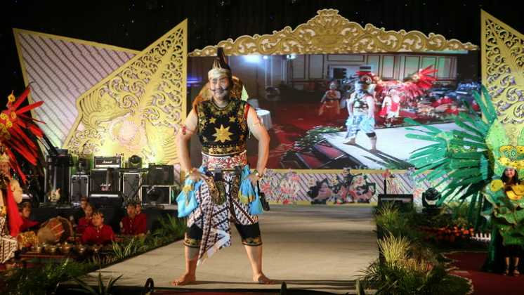 Ketika PJU Polres Malang Kota Pakai Kostum Wayang di Malam Kenal Kapolres - MalangVoice