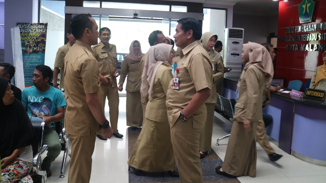 Sekretaris Daerah (Sekda) Kota Malang, Wasto, melakukan inspeksi mendadak (sidak) di Block Office. (Istimewa)