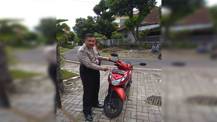 Polisi mengamankan sepeda motor diduga milik komplotan maling yang tertinggal. (istimewa)