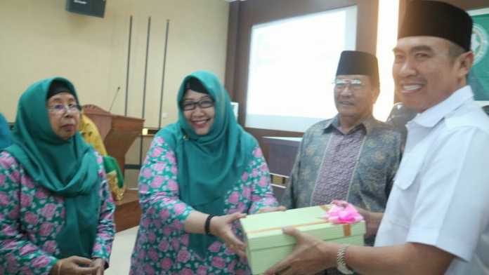 Wali Kota Malang, H Moch Anton, menghadiri pengukuhan pengurus Badan Koordinasi Majelis Taklim Masjid (BKMM) DMI Kota Malang 2017 - 2022. (Bagian Humas Pemkot Malang)