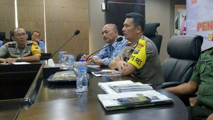 Kapolres Batu AKBP Budi Hermanto didampingi Kepala BPBD Kota Batu Sasmito. (Aziz / MVoice)