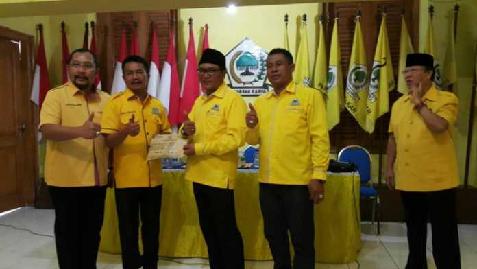 DPD Golkar, Sofyan Edi Jarwoko saat selesai verifikasi faktual di kantor DPD Golkar. (Lisdya/MVoice).