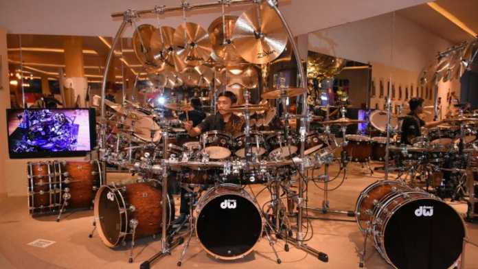 Drum set milik Terry Bozzio musisi asal Amerika di Galeri Musik Dunia JTP 3 Kota Batu. (Aziz / MVoice)