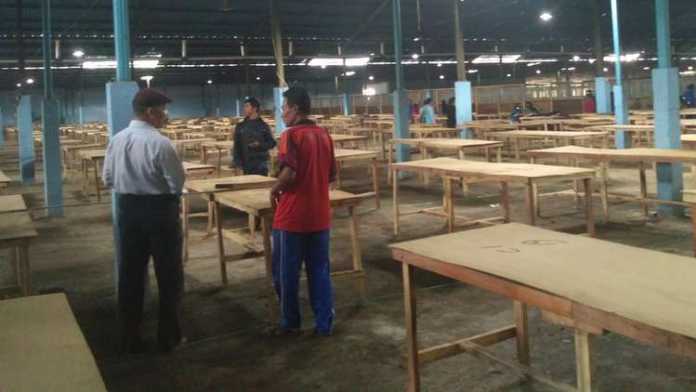 Eksekutif bersama legislatif menggelar inspeksi mendadak di tempat relokasi pedagang Pasar Blimbing. (Muhammad Choirul)
