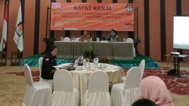 Suasana Raker penyusunan Dapil DPRD Kota Batu Pemilu 2019 di Hotel Kartika Wijaya Batu, Rabu (17/1). (Aziz Ramadani / MVoice)