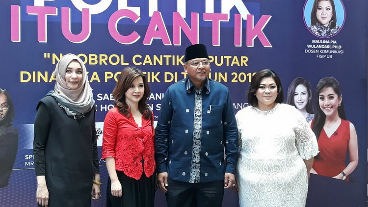 Bupati Malang, Rendra Kresna (dua dari kiri), menghadiri Talk Show Nasional 'Politik Itu Cantik' di Hotel Ijen Suites. (Istimewa)