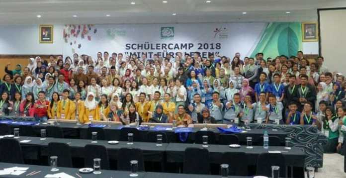 Pelajar berbagai negara peserta Schuler Camp 2018 di Kusuma Agrowisata Batu. ( Aziz / MVoice)