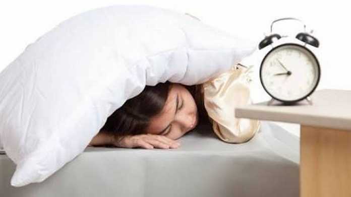 Tidur Terlalu Larut Akibatkan Malas Bangun Pagi. Sumber: aladokter.com