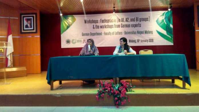 Dr. Rosidah Saat Memberi Materi Saat Workshop. (Lisdya/MVoice)