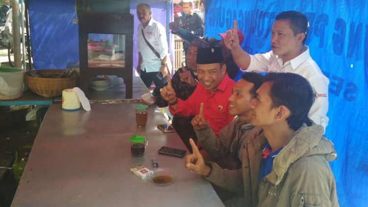Calon Wakil Wali Kota Malang nomor urut 1, Ahmad Wanedi, menjalankan agenda kampanye Senin (19/2). (Muhammad Choirul)