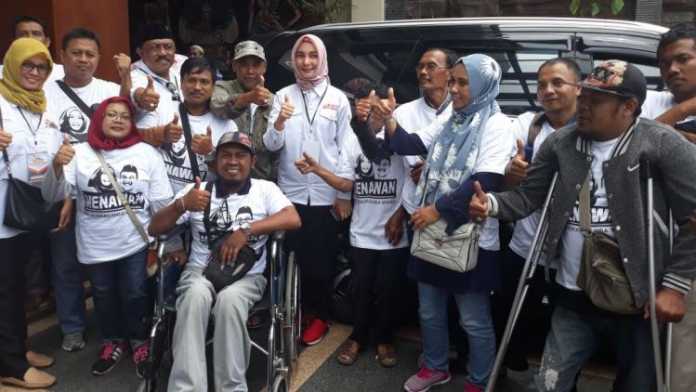 Calon Wali Kota Malang, Ya'qud Ananda Gudban, bersama penyandang disabilitas. (Istimewa)