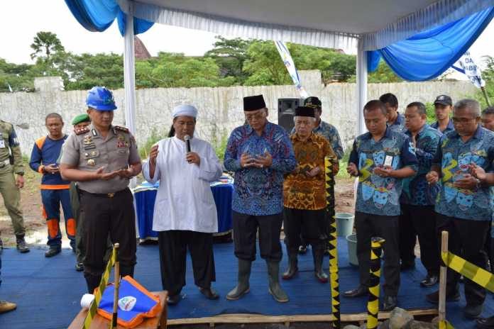 Bupati Malang Saat Peletakan Batu Pertama Rusunawa. (Toski)