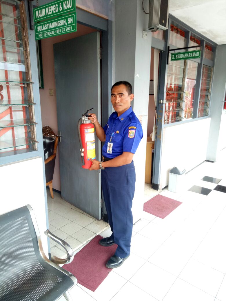 Salah satu petugas pemadam kebakaran Kabupaten Malang. (Toski)
