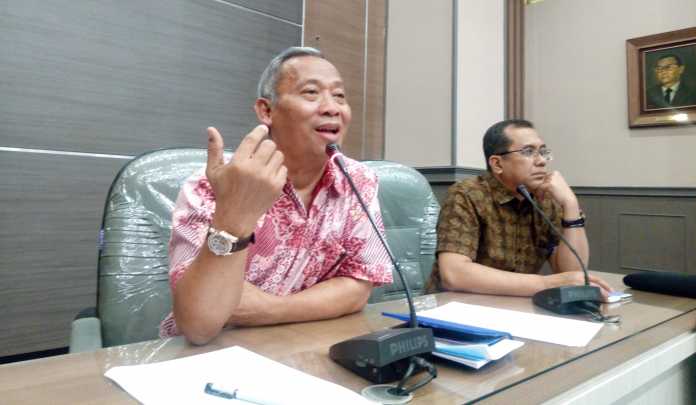 Ketua senat dan ketua panitia pilrek UB. (Anja a)