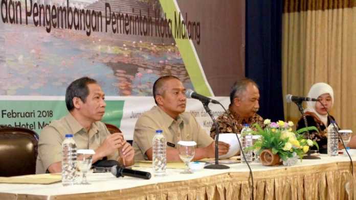 Sosialisasi perdana jurnal ilmiah lingkungan Pemkot Malang di Hotel Grand Palace. (Muhammad Choirul)